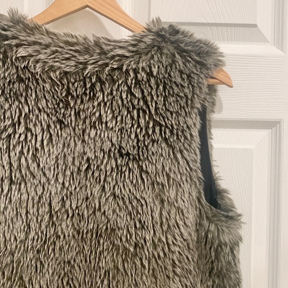 Aritzia Talula Faux Fur Vest Jacket - Picture 7 of 16